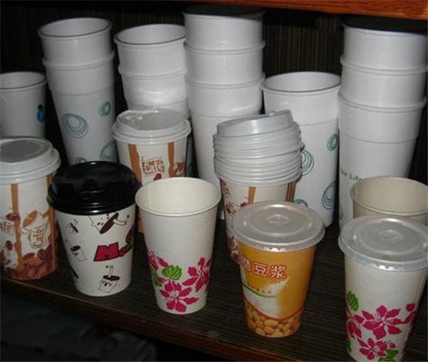 熱(rè)飲塑料(liao)杯蓋